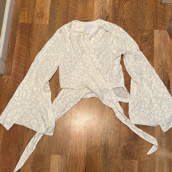 -Nghtbrd- Wrap Crop Flared/Belled Sleeve Top D3 - Picture 1 of 3